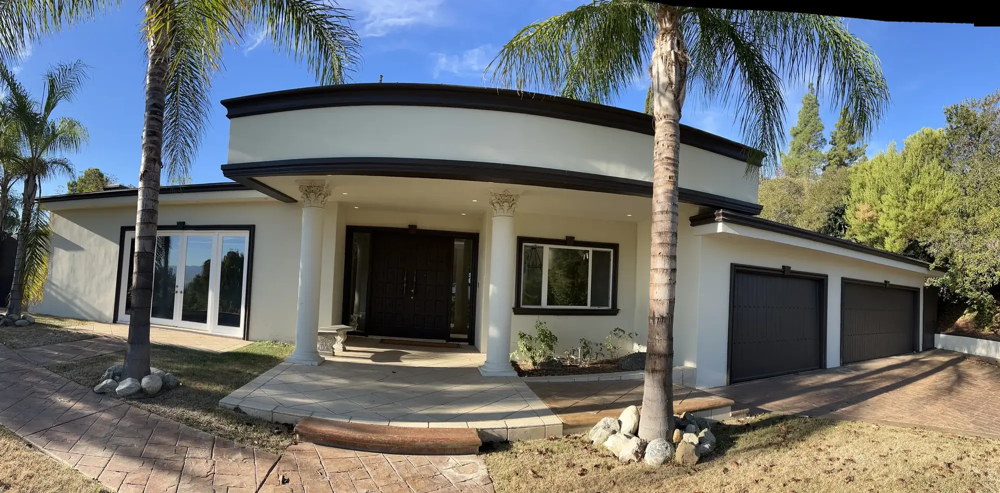 Encino home front exterior before the renovation