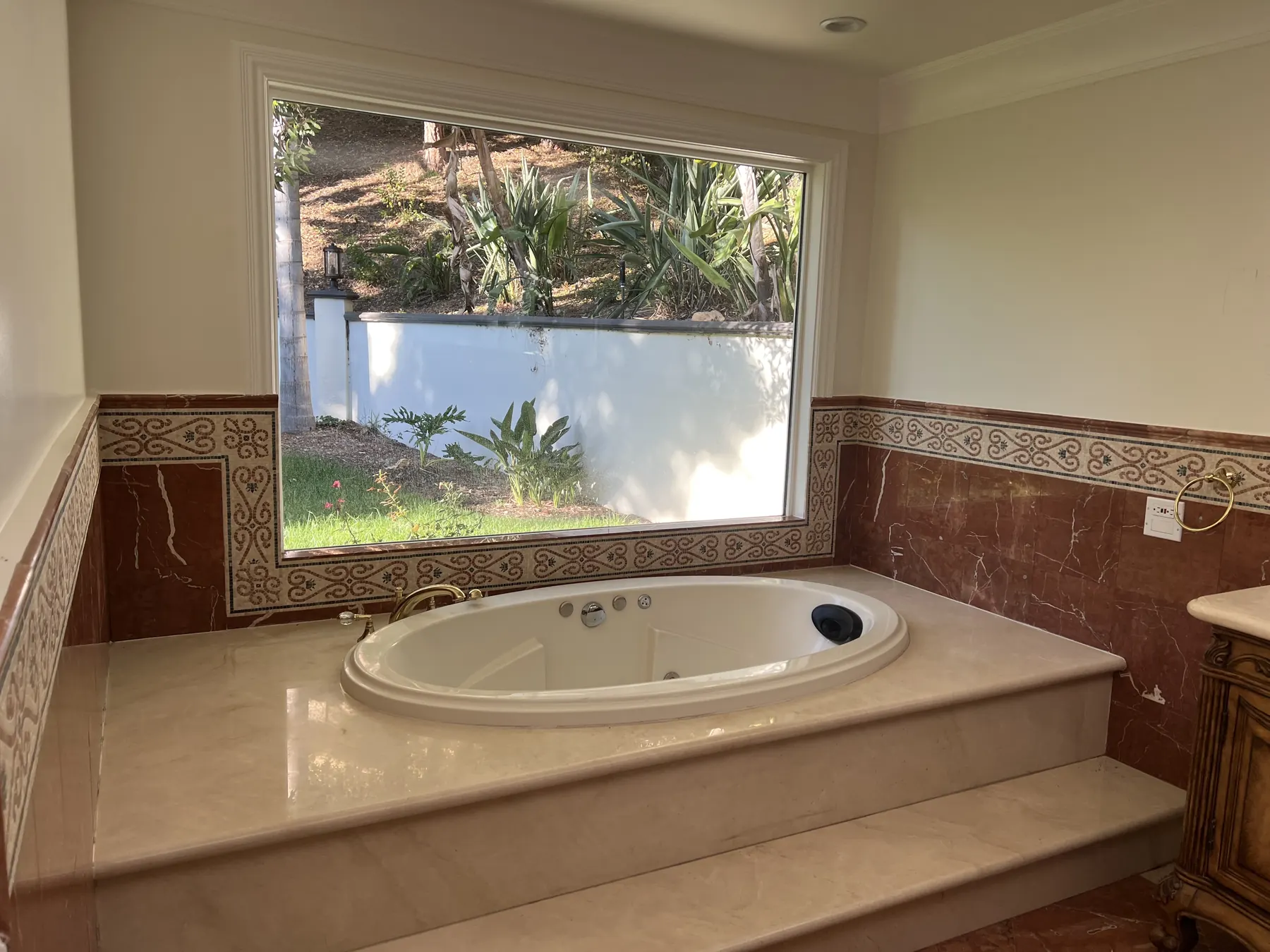 Original master bath with built-in tub before the renovation